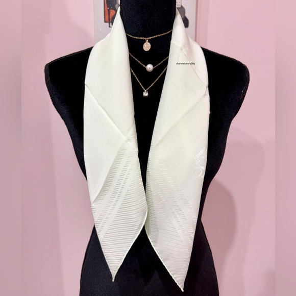 Christian Dior Mint Green Scarf - Picture 3 of 14